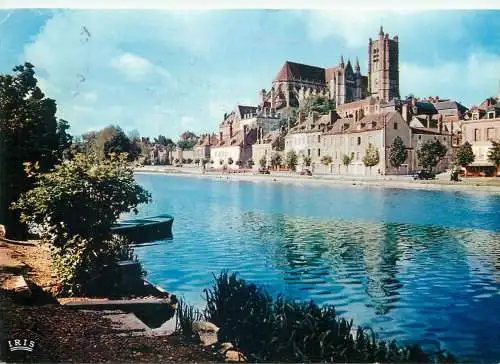 France postcard Auxerre les Bords de l'onne et la Cathedrale 1962