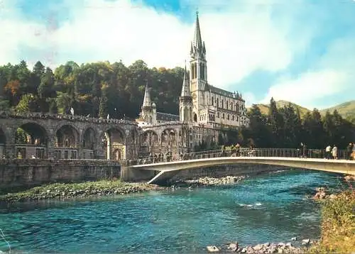 France postcard Lourdes Hautes Pyrenees la basilique et le Gave 1993