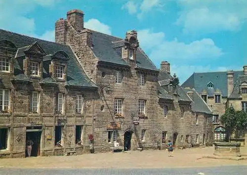 France postcard Locronan maison renaissance avec le vieux puits 1977