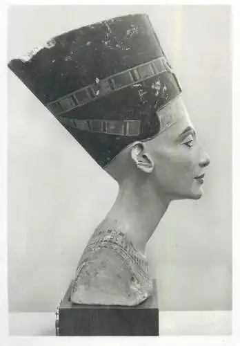 Postcard Egyptian sculpture Queen Nefertiti bust