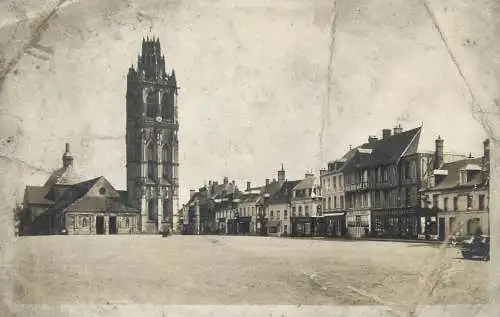 Verneuil-sur-Avre la place et l`Eglise de la Madeleine