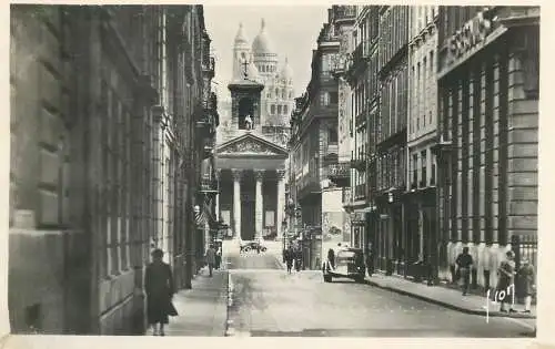 Paris en flanant rue Laffite eglise Notre Dame de Lorette et basilique du Sacre-Coeur