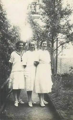 beautiful young women types and scenes friends group picture 1922 Postcard real photo social history