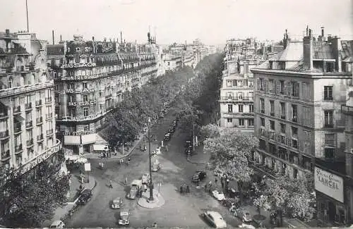 Paris boulevard Montmartre le carrefour Richelieu-Drout