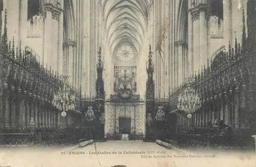 Amiens les stalles de la cathedrale interieur