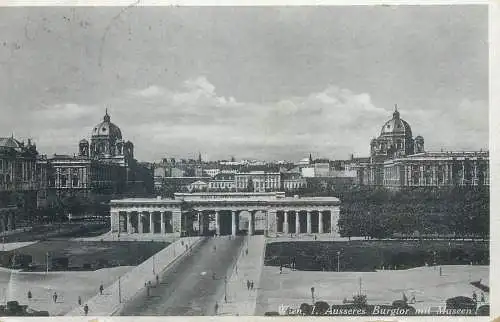 Wien I Ausseres Burgtor mit Museen