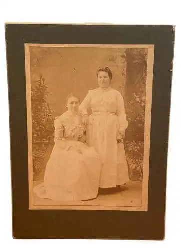 Photography Photographs Photographs (originals) Persons Anonymous persons women portrait on hard cardboard 10 x 13 cm
