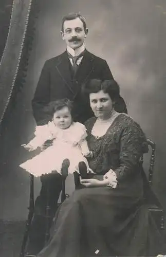 social history Deutschland Post card family group photo portrait parents and little girl elegant costumes