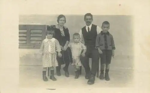 social history Post card parents and children family portrait children enfants