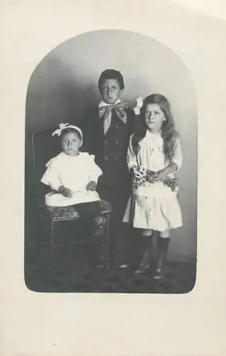 social history Post card elegant boy and girls family portrait children enfants