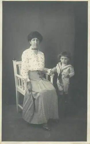 social history Postcard Children and family groups portrait mother and daughter picture