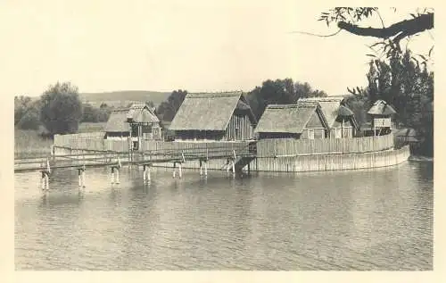 Freilichtmuseum Unterhldingen am Bodensee Pfahldorf der Steinzeit etwa 2200 v. Chr. photo Hans Reinerth