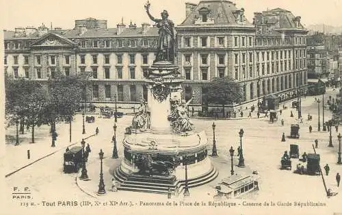 Cpa Paris panorama de la place de la Republique caserne et la garde republicaine