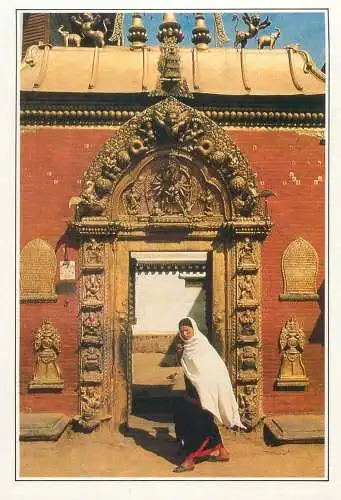Postcard Nepal Bhadgaon the Gate of the Royal Palace ethnic woman typical outfit