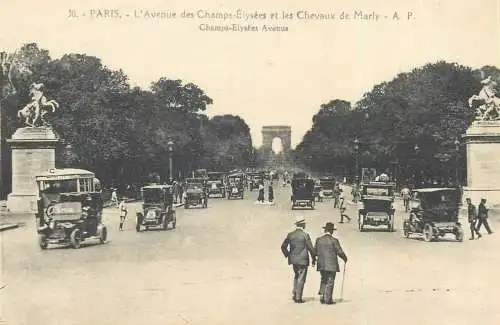 Paris avenue Champ-Elysees automobiles