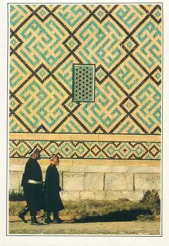 Postcard Uzbekistan Samarkand Die Medrese ethnic types and scenes