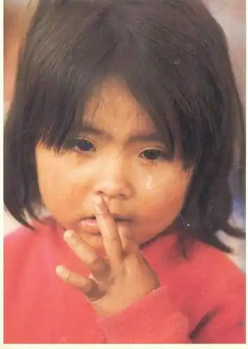 Postcard India Calcutta crying sad little girl from Pilkana Slums