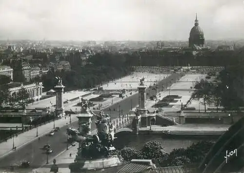 Postcard France Paris en Flanant Pont Alexandre III Esplanade et Hotel des Invalides