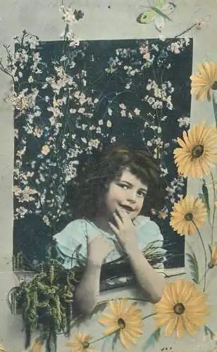 Fille avec fleurs cpa