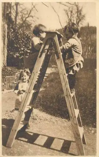 Children scene ladder Kinderleben im Mutter und Sanglingsheim Zurich