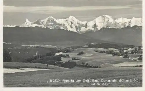 Aussicht vom Golf Hotel und Restaurant Gurtenkulm auf die Alpen