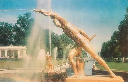 Russia postcard Petrodvorets The pool of the great cascade Gladiator fountain