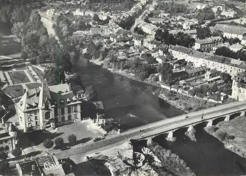 Postcard France Le Pont et l'Hotel de Ville vue aerienne