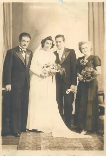 Real photo wedding bride and groom bouquet joy elegance