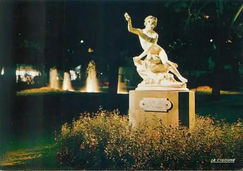 Postcard France Toulouse statue de Tircis sculpt A. Laporte vue de nuit