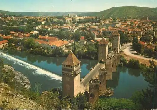 Postcard France Cahors Lot  vue panoramique sur le Pont Valentre et la Ville