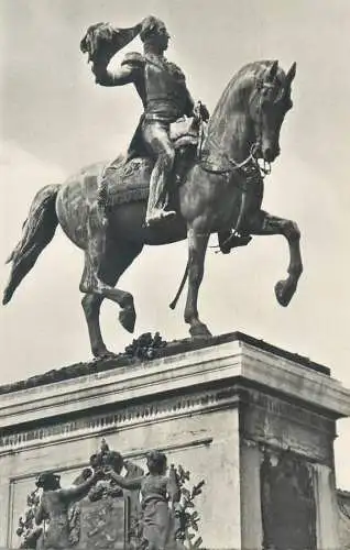 Luxembourg monument du Grand Duc Guillaume II equestrian statue