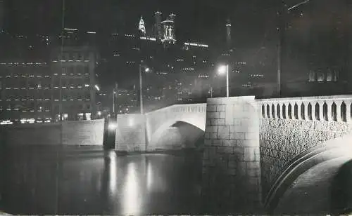 Lyon pont Tilsitt et Basilique Notre Dame de Fourviere la nuit