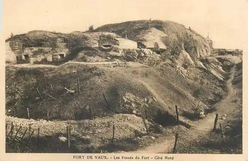 Military Fort de Vaux Les fosses du Fort Cote Nord bunker barbed wire postcard