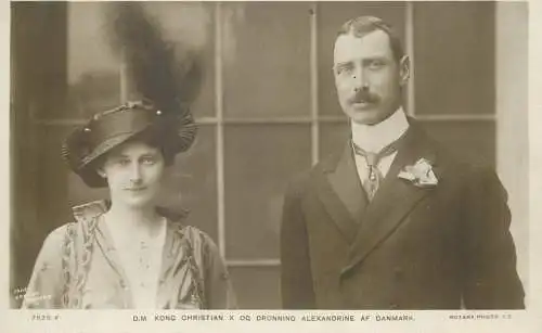 Foto AK King Christian X and Queen Alexandrine of Denmark