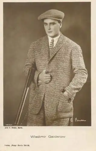 Movie Film start actors Wladimir Gaidarow hunter rifle postcard
