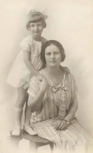 souvenir portrait 1925 Postcard mother and daughter
