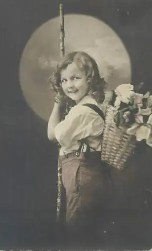 Enfants Postcard charming smile lovely girl with flower basket