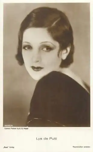 Actor card Camera portrait by E.O.Hoppe Lya de Putti 1920s coiffure Berlin beauty dress elegance postcard