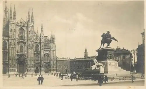 Milano Piazza del Duomo 1929 equestrian statue