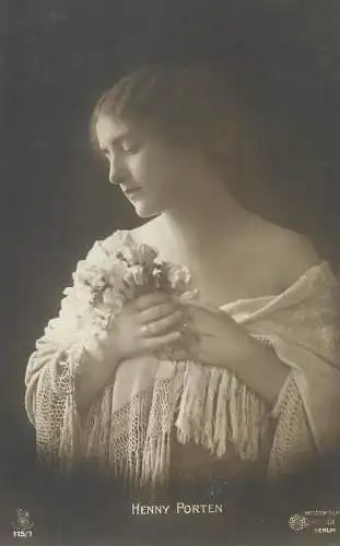 Actress Henny Porten postcard
