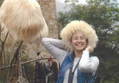 A5571 Georgia girl with hat