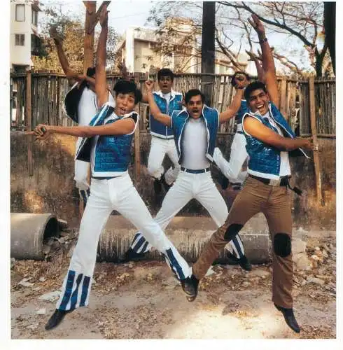 India Bollywood actors 15 x 15 cm postcard dancers practice