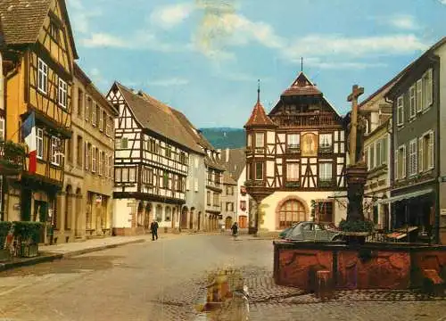 A5182 France Alsace Kaysersberg Place de l'Eglise avec fontaine