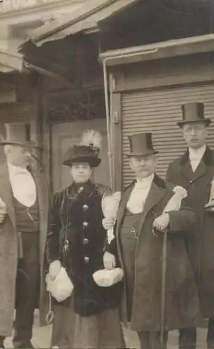 A5364 Fashion souvenir photographic postcard anonymous persons elegant men high hats