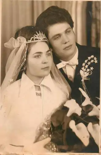 A5363 Wedding souvenir groom & bride Romania 1974