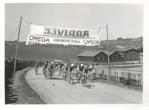 A0074 Sports Cycling Swiss cyclists photographic postcard 1933