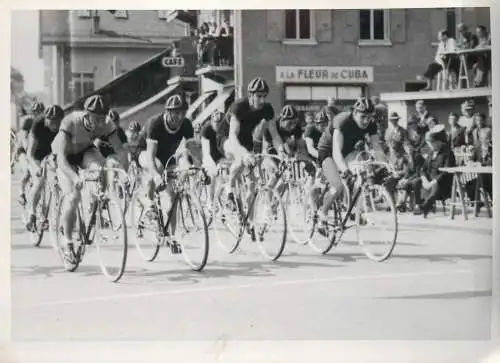 A0074 Sports Cycling Swiss cyclists photographic postcard