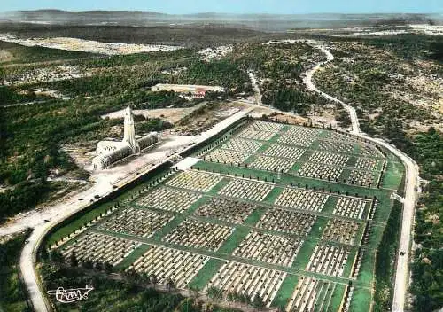 A5089 France Verdun Meuse Ossuaire et Cimitiere vue aerienne generale