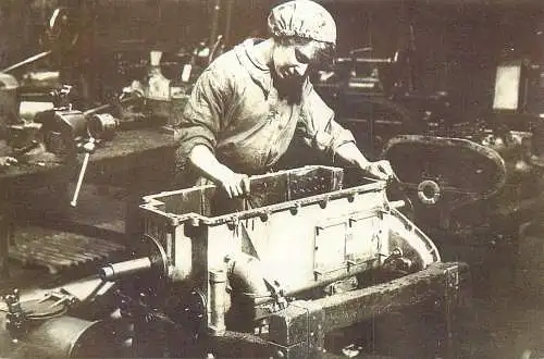 A5351 Nostalgia postcard - munitions factory