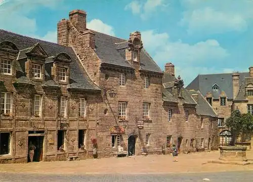 A5079 France Locronan (Finistere) maison renaissance avec le vieux puits